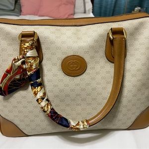 GUCCI Vintage Tote with strap! VINTAGE LOVERS, this bag is a steal